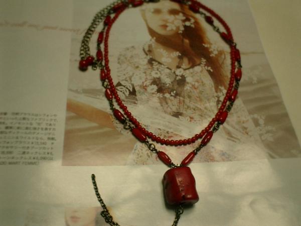 良質  シックな山珊瑚のネックレスと珊瑚のネックレス2点セット♪ ビーズ、ガラス