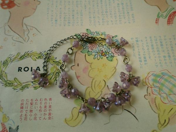淡いパープルビーズとお花のロマンチックなブレスレット♪