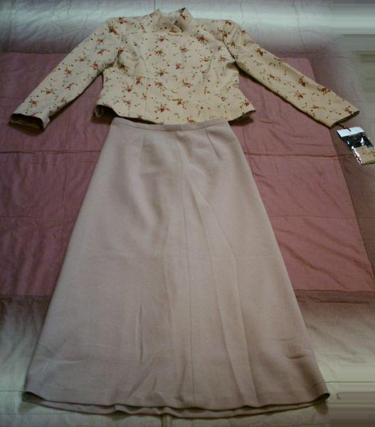 ■新品:gazaver花柄ジャケットにスカートをセットにして　　　(Dm869)