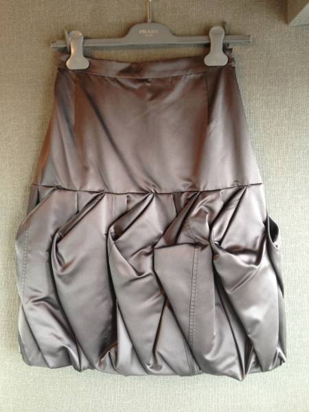 極上 新品 プラダ 最高級 シルク スカート 40 グレー PRADA_画像1