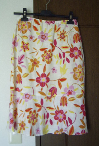 BRAHMINの軽やかな花柄　麻チューリップ型スカート 華やかでおすすめです_画像1