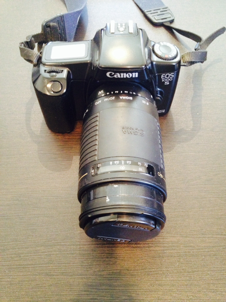 中古 キャノン Canon EOS1000S SIGMA カメラ カメラレンズ付 75～300㎜_画像1