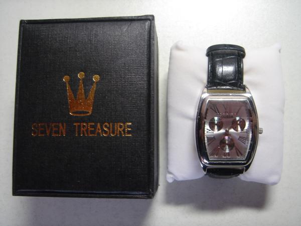 SEVEN TREASURE　三つ目クォーツ腕時計 未使用！
