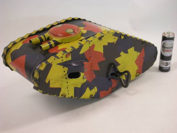 戦前 迷彩柄 ブリキ ゼンマイ 戦車 タンク 約17cm 欠品箇所あり 戦前 迷彩柄 ブリキ ゼンマイ 戦車 タンク 約17cm 欠品箇所あり