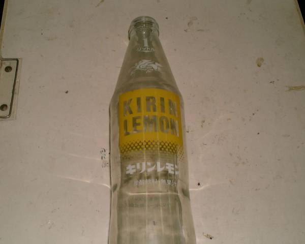 キリンレモン・１リットル・空き瓶。_画像1