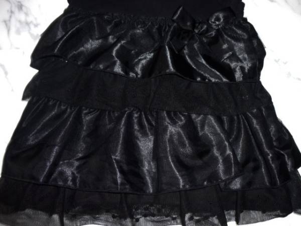美品　黒のスパンコールレース付フリフリワンピース　９０