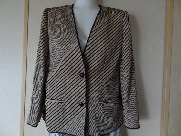 ★シンプルなお灑落ジャケット★