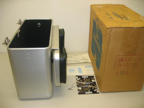 デッドストック 新品　米国　ゼロハリバートン アルミ製　フライトケース ZH132　オリジナル梱包箱入り_画像3