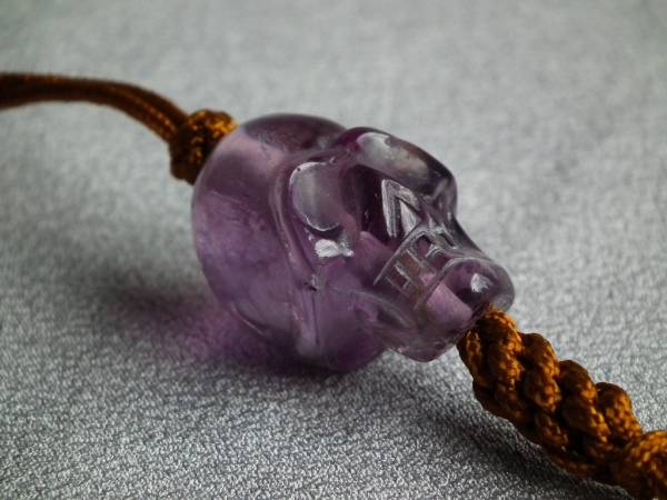 紫水晶ドクロ根付　天然石　紐新品　お守り　魔除け