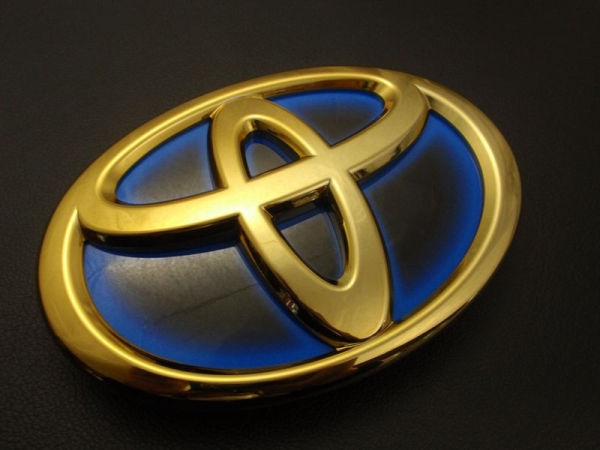 7トレジャー 【 トヨタ ZVW40系 プリウス α　TOYOTA ZVW40系 PRIUS α 】 プレミアム ゴールド エンブレム　フロント＆リア 2點(diǎn)セット