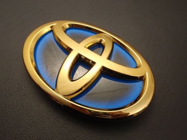 7トレジャー 【 トヨタ ZVW40系 プリウス α　TOYOTA ZVW40系 PRIUS α 】 プレミアム ゴールド エンブレム　フロント＆リア 2點(diǎn)セット