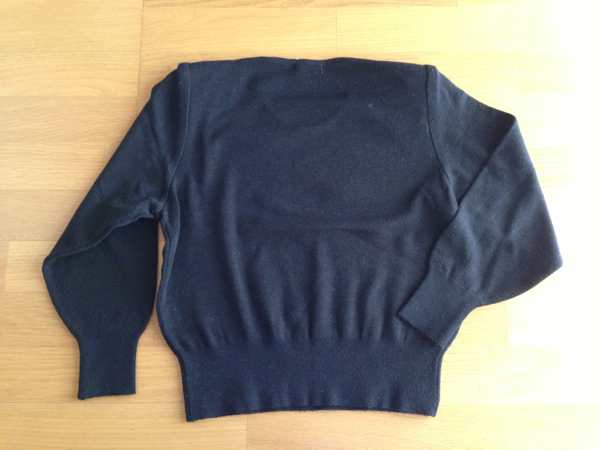 ③　黒ニット セーター シンプル ワンポイント 送料無料_画像2