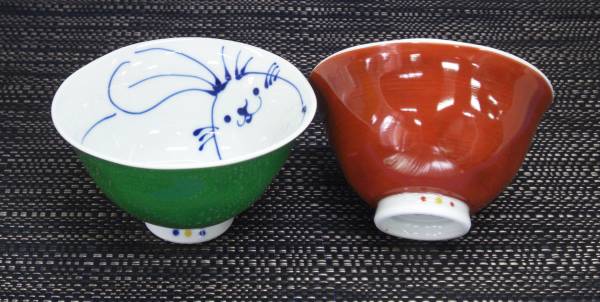 有田焼【即決】ウサギ絵 赤と緑 ご飯茶碗 夫婦セット ギフトの画像1