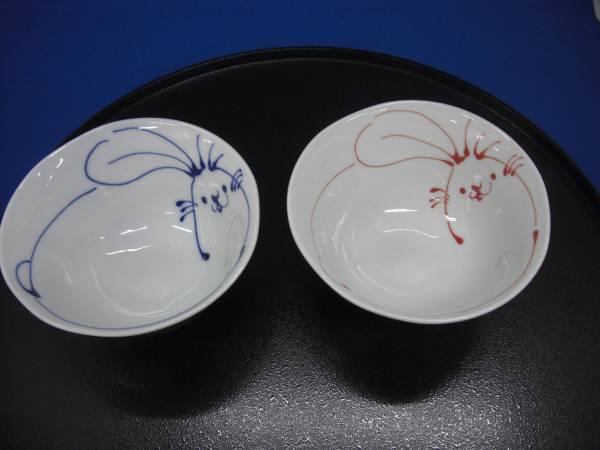 有田焼【即決】ウサギ絵 赤と緑 ご飯茶碗 夫婦セット ギフトの画像3