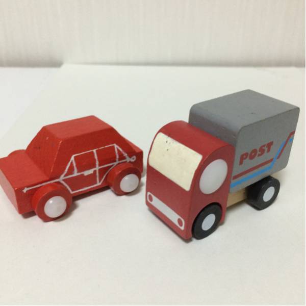 木製玩具 ミニカー 郵便トラック＋赤い車 2台セット_画像1