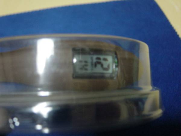 KAEPA　USAのデジタル腕時計　ケース付　未使用品　ブラウン_画像2