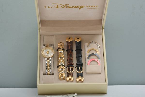 即決　くまのプーさん　クオーツ時計　 ディズニーストア　Disney　 プーさん　Pooh
