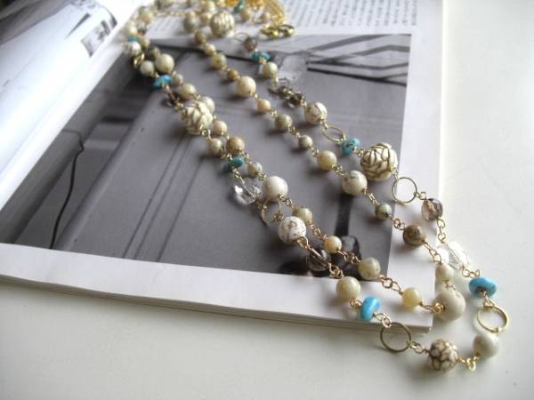 【本物新品保証】 ニューヨーク・テイスト・・シリーズです♪白い薔薇・・ ビーズ、ガラス