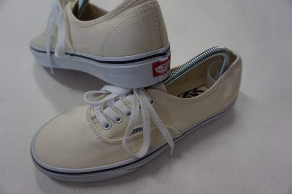 VANS AUTHENTIC 定番 白 US7 (25cm) アメリカ企画限定!! バンズ オーセンティック_画像3