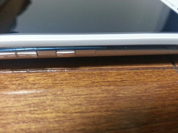 即落/即発!!超美品 SH-04E AQUOS PHONE EX ホワイト 携帯電話 即落/即発!!超美品 SH-04E AQUOS PHONE EX ホワイト 携帯電話
