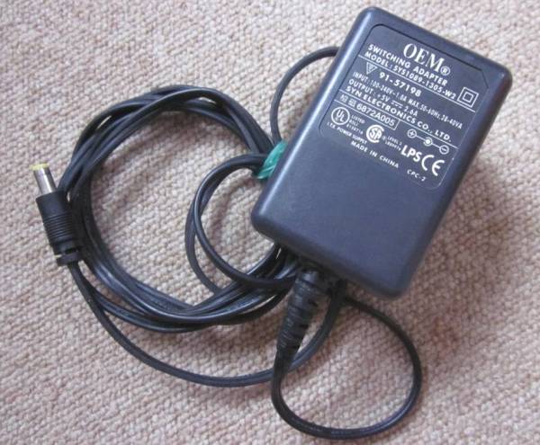 SYN OEM AC ADAPTER SYS1089-1305-W2 DC5V 2.6A ★ Операция