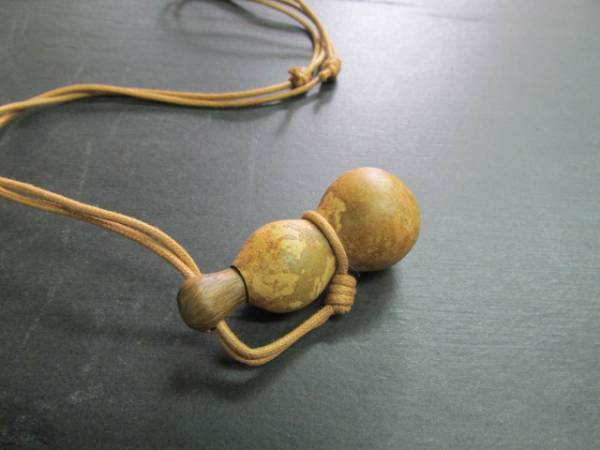 輝く高品質な 豆瓢箪ポリウレタン仕上げカプセルナチュラルアクセペンダントe その他