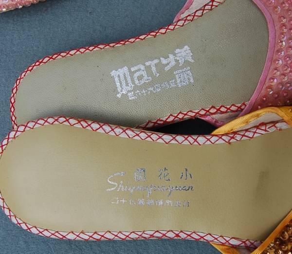 2個　スパンコール　スリッパ　金：ピンク