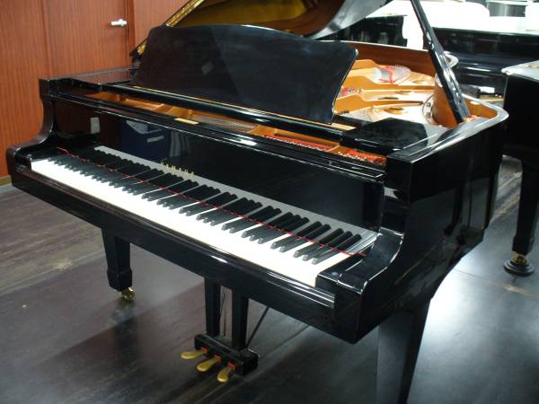 超価格 ヤマハ C6　1996年製　人気のベストセラーモデル、高級グランドピアノ、特別価格で販売中♪_画像1