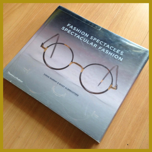 希少！洋書【Fashion Spectacles, Spectacular Fashion】メガネ&サングラスのファン必?cái)y図録☆ビンテージから現(xiàn)在まで