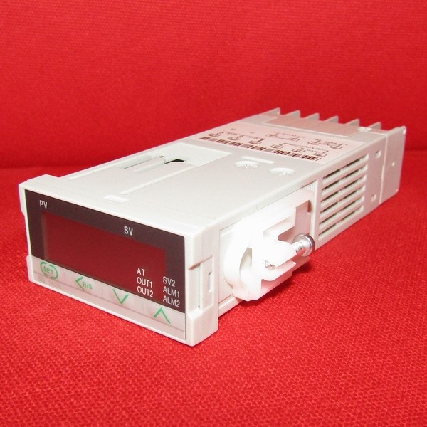 OZ34 RKC(理化工業) デジタル指示調節計(温度調節計)【SA200】_画像1