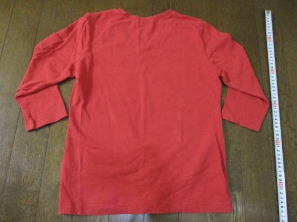 中古婦人服ユニクロ赤色８ブ袖Vネックシャツ_画像2