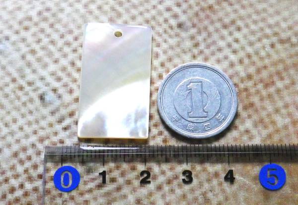 ★☆白蝶貝　長方形　パーツ　上部に1H アクセに 30×17mm 3個