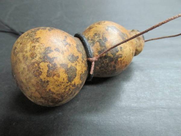 話題の行列 ミニ瓢箪拭き漆薬カプセルナチュラルアクセペンダント:d ネックレス、ペンダント、チョーカー