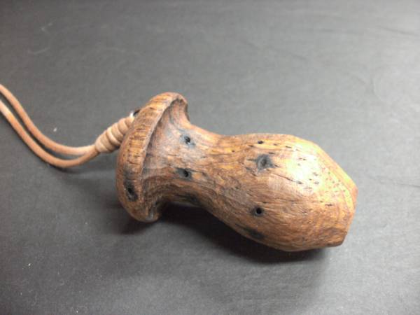 花梨拭き漆白樫どんぐりペンダント（作：溝端隆） ハンドメイド