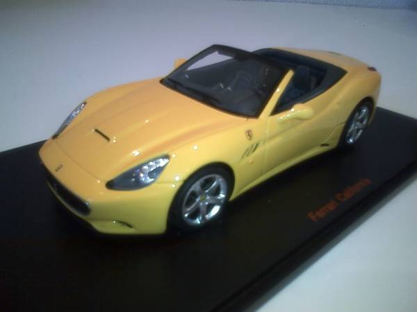 Красная линия 1/43 Ferrari California Open (желтый)