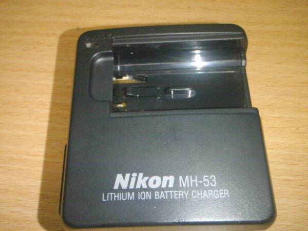 N004-11-③ Nikon製純正充電器　MH-53（EN-EL1専用）_画像1