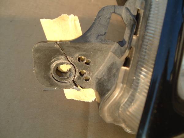∴モコ　MRワゴン　MG21S　MF21S　左　ヘッドライト　ライトリム_取付部破損　加工穴があります
