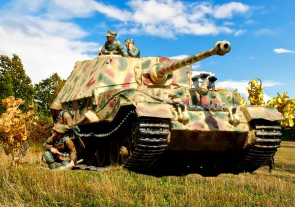 雅工房製1/35ドイツ重駆逐戦車エレファント（３色迷彩）ジオラマ