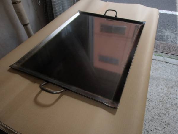 おすすめ 即決 鉄板600×450　板厚4,5mm　新品未使用　特価品　バーベキュー　鉄板　鉄　60ｃｍ　手つき　アウトドア　鉄板焼き バーベキュープレス 鉄板