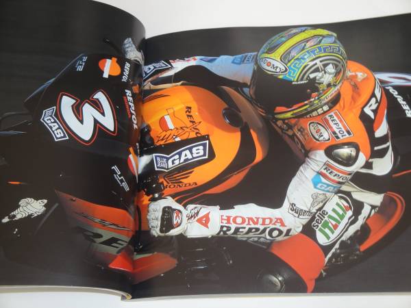 即決 2005 MotoGP 総集編/写真集 未開封DVD＆カレンダー付_画像2