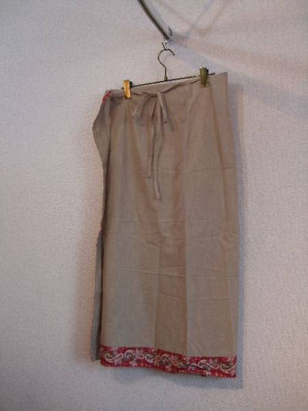 ベージュ×赤ペイズリー台形ロング巻きスカート（USED）11815_画像3