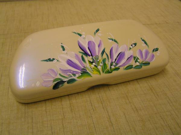  tolepainting. glasses case { crocus / ivory }