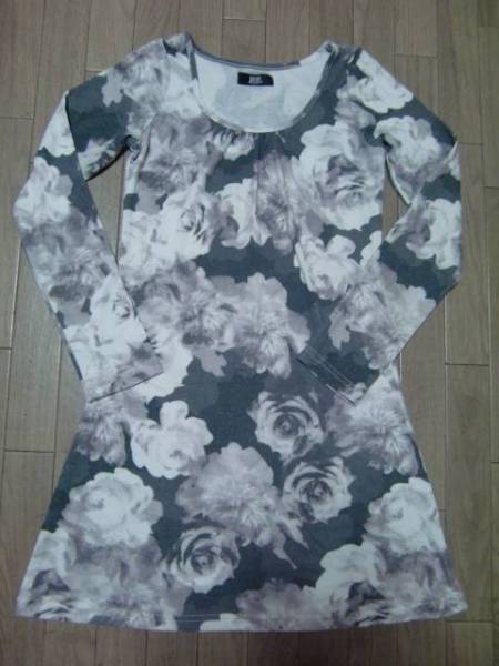 USED* gray. . floral print tunic S size 