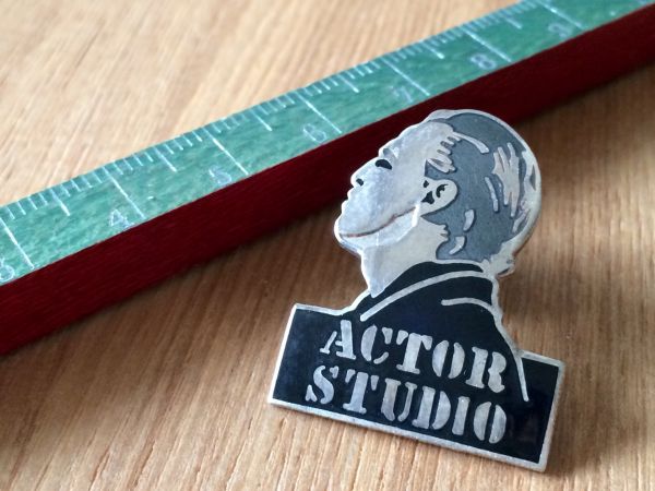  старый значок :akta- Studio . super персона фильм булавка z#C