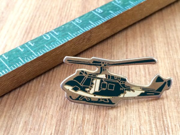  old pin badge : helicopter military airplane aviation pin zI