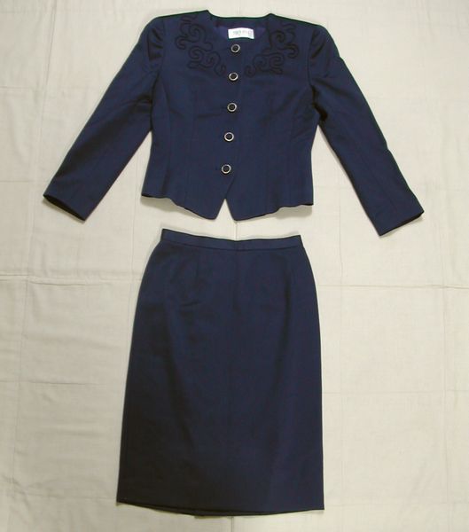 ■美品:TOKYO STYLEシンプルデザイン紺色スーツ 毛100%M位　　　 DmI70