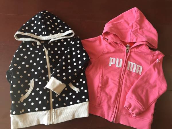 女の子用 パーカー 90サイズ 2枚セット ピンクのPUMA ＆ 白黒の水玉_画像1