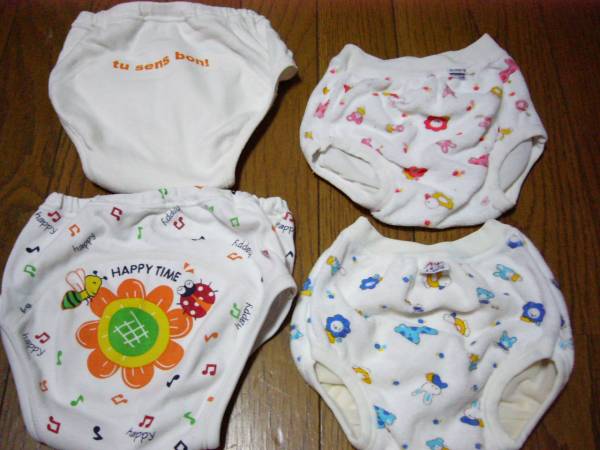  diapers remove . urine independent . leak .. training pants Showa era era. goods Star pants .8 sheets & other .2 sheets .& lion pattern . pretty loose sale possible 
