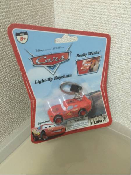 【即決・送料無料】　CARS カーズ　ライトアップ　キーチェーン　マックィーン