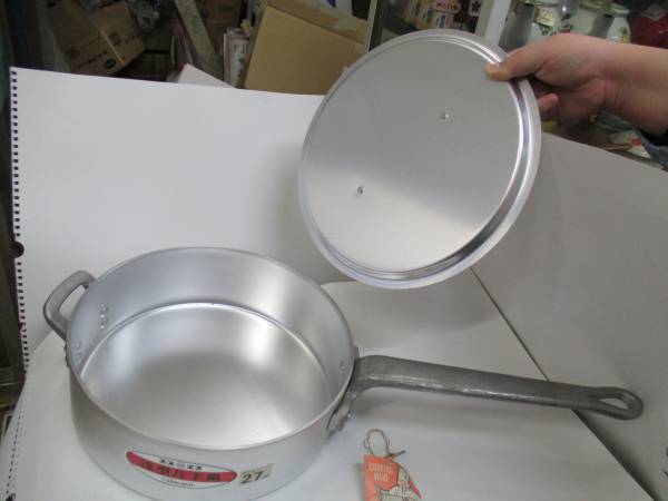 がっしりした実用的なアルミ浅型片手鍋　２７ｃｍ_画像2